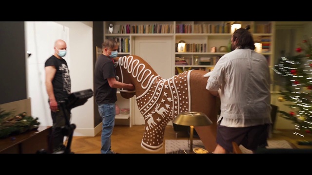 Video Reference: Houseplant, Fun, Event, Fashion design, Entertainment, Art, Performing arts, Conversation, Visual arts, Room