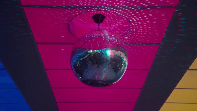 Video Reference: Automotive lighting, Purple, Hood, Automotive design, Violet, Mesh, Pink, Headlamp, Material property, Entertainment