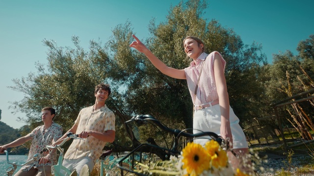 Video Reference: Sky, Plant, Flower, People in nature, Tree, Happy, Sunlight, Grass, Leisure, Fun