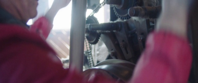 Video Reference: Tints and shades, Automotive lighting, Auto part, Magenta, Automotive exterior, Automotive wheel system, Metal, Event, Carmine, Glass