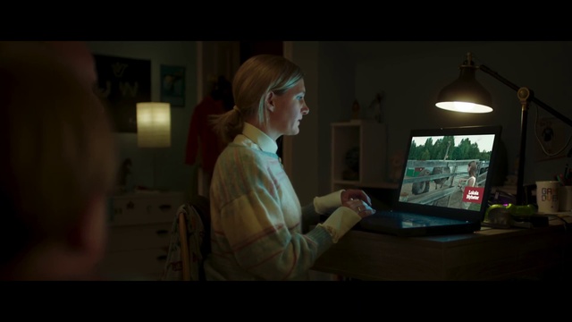 Video Reference: Computer, Personal computer, Laptop, Display device, Event, Darkness, Fun, Gadget, Conversation, Multimedia
