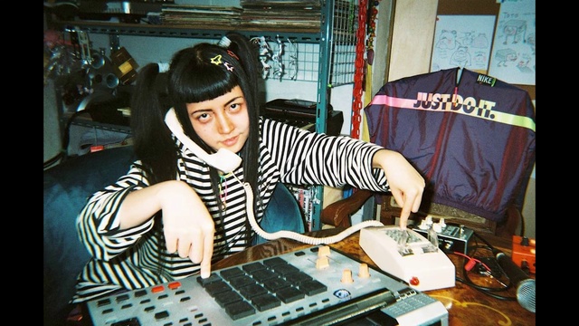 Video Reference: Musician, Entertainment, Music, Electronic instrument, Electronic musical instrument, Guitar accessory, Deejay, Audio equipment, Musical instrument, Disc jockey