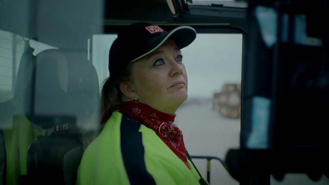 Video Reference: Cricket cap, Sleeve, Cap, Headgear, Street fashion, Baseball cap, Event, Hat, Fashion accessory, Fun