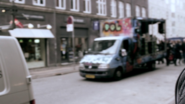 Video Reference: Vehicle registration plate, Automotive parking light, Vehicle, Tire, Building, Motor vehicle, Wheel, Truck, Car, Asphalt