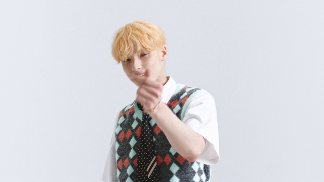 Video Reference: Outerwear, Arm, Dress shirt, Neck, Sleeve, Tartan, Gesture, Collar, Finger, Blazer