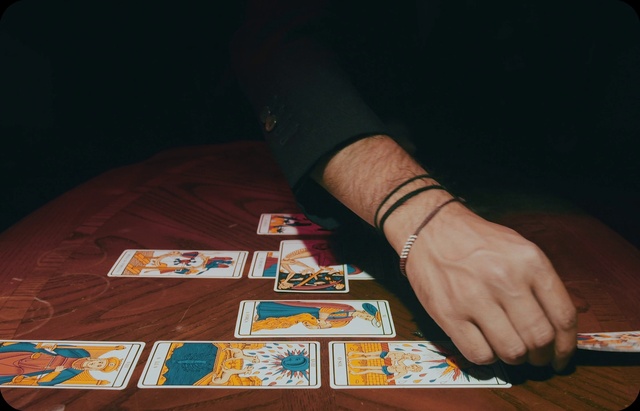 Video Reference: Table, Textile, Sleeve, Wood, Gesture, Gambling, Rectangle, Poker, Flooring, Casino