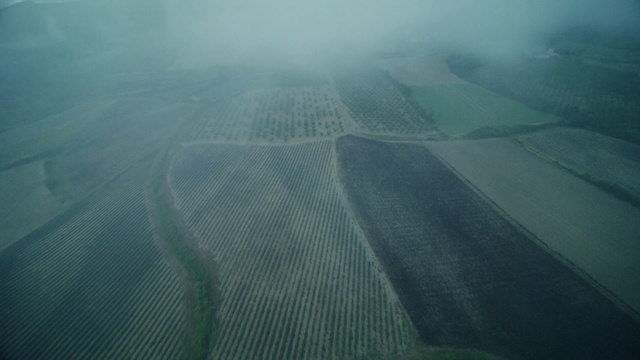 Video Reference: Water, Atmosphere, Cloud, Natural landscape, Atmospheric phenomenon, Air travel, Sky, Landscape, Plain, Wing