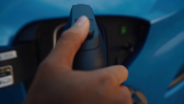 Video Reference: Hand, Hood, Automotive side-view mirror, Automotive lighting, Automotive mirror, Vehicle, Steering part, Rear-view mirror, Window, Bumper