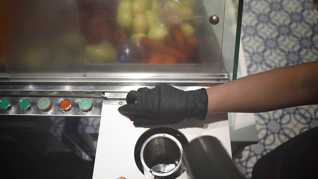 Video Reference: Kitchen appliance, Cooktop, Gas stove, Home appliance, Kitchen stove, Automotive design, Kitchen, Stove, Major appliance, Audio equipment