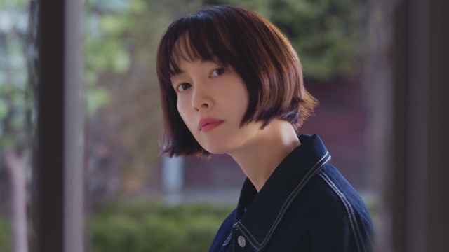 Video Reference: Lip, Shoulder, Flash photography, Wings, Bangs, Black hair, Layered hair, Step cutting, Long hair, Hime cut