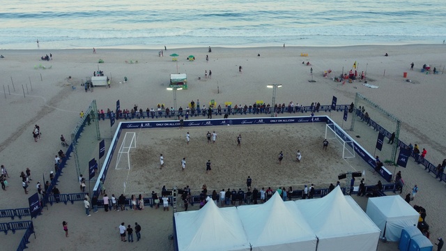 Video Reference: Water, Field house, Flag, Beach, Leisure, Swimming pool, Recreation, Sports, Fun, Event