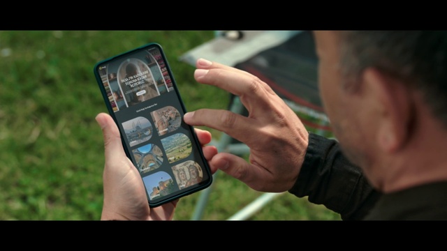 Video Reference: Hand, Communication Device, Gadget, Gesture, Telephony, Mobile phone, Portable communications device, Finger, Mobile device, Thumb