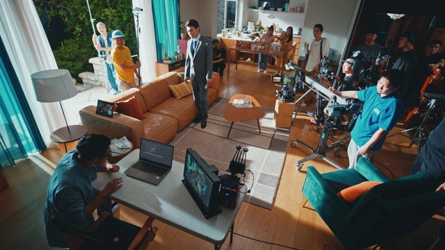 Video Reference: Trousers, Furniture, Computer, Table, Personal computer, Couch, Chair, Leisure, Community, Houseplant