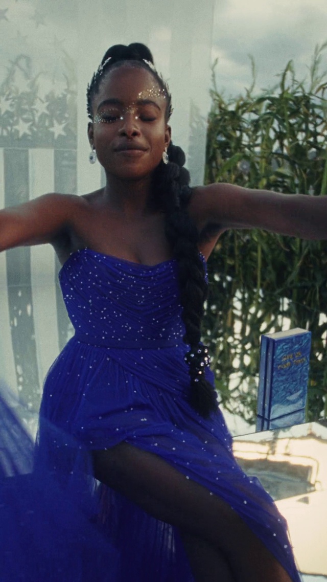 Video Reference: Shoulder, Plant, Waist, Dress, Thigh, Happy, Black hair, Fun, Trunk, Fashion design