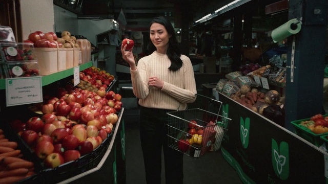 Video Reference: Food, Natural foods, Selling, Whole food, Smile, Retail, Market, Greengrocer, Ingredient, Fruit