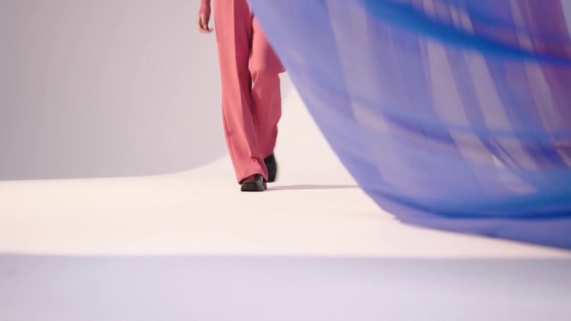 Video Reference: Footwear, Shoe, Gesture, Fashion design, Tints and shades, Knee, Entertainment, Flooring, Human leg, Electric blue