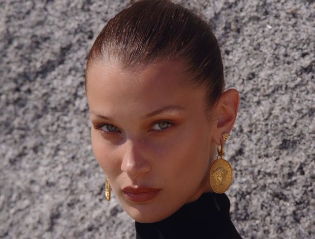 Video Reference: Forehead, Nose, Cheek, Lip, Eyebrow, Eyelash, Jaw, Neck, Ear, Earrings