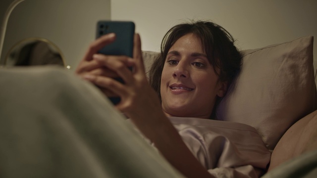 Video Reference: Face, Skin, Hand, Eyebrow, Eye, Smile, Mouth, Comfort, Gesture, Eyelash