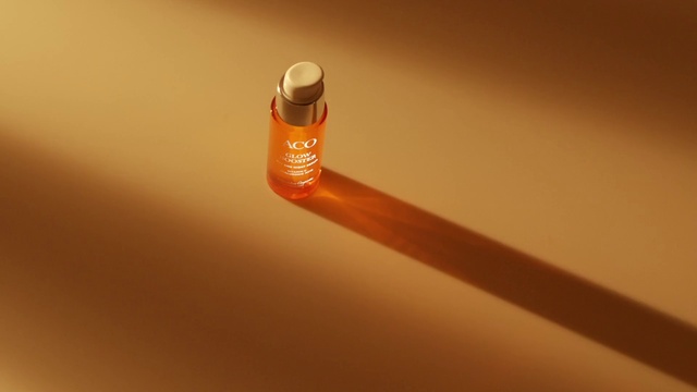 Video Reference: Fluid, Amber, Drink, Paint, Gas, Liquid, Tobacco, Bottle cap, Tints and shades, Solvent