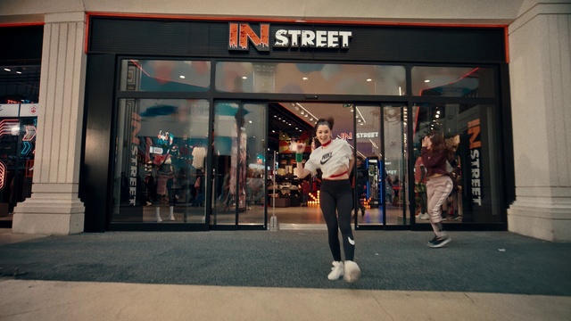 Video Reference: Building, Fashion, Door, Retail, Shopping, Leisure, City, Facade, Boutique, Event