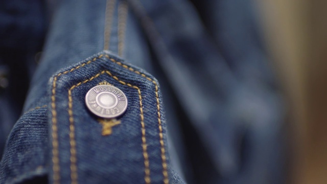 Video Reference: Dress shirt, Sleeve, Street fashion, Grey, Collar, Natural material, Jacket, Denim, Blazer, Electric blue