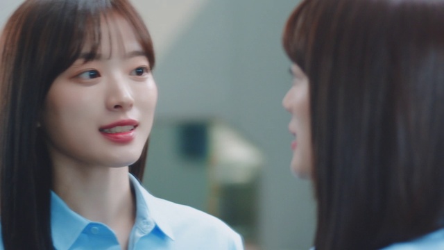 Video Reference: Forehead, Skin, Lip, Chin, Eyebrow, Eyelash, Jaw, Gesture, Black hair, Lipstick