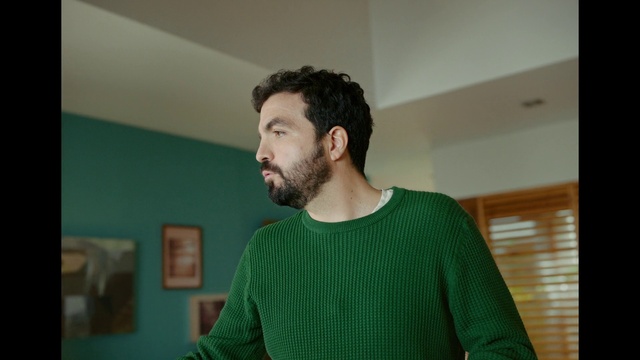 Video Reference: Beard, Jaw, Neck, Sleeve, Gesture, T-shirt, Flash photography, Collar, Facial hair, Moustache