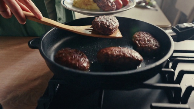 Video Reference: Food, Tableware, Ingredient, Recipe, Plate, Beef, Cuisine, Cooking, Dish, Produce