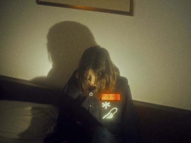 Video Reference: Arm, Window, Picture frame, Eyewear, Automotive lighting, Finger, Comfort, Tints and shades, Audio equipment, Lens flare