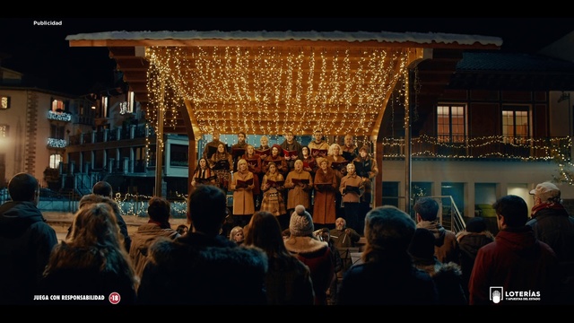 Video Reference: Window, Building, Entertainment, Public space, Electricity, Leisure, Stage, City, Crowd, Fun