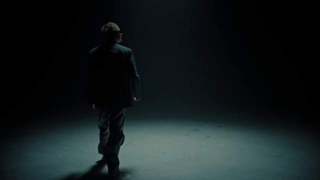 Video Reference: Flash photography, Grey, Sky, Art, Electric blue, Event, Darkness, Performing arts, Astronomical object, Horizon