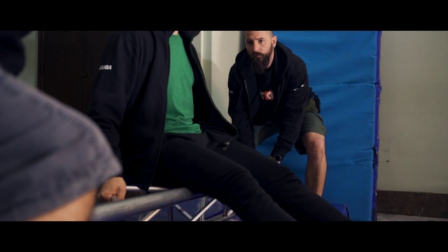 Video Reference: Sleeve, Flash photography, Gesture, Knee, Thigh, Elbow, Jacket, Human leg, Event, Electric blue