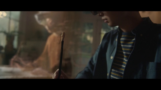 Video Reference: Jaw, Flash photography, Gesture, Entertainment, Movie, Midnight, Fun, Event, Darkness, Formal wear