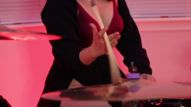 Video Reference: Purple, Gesture, Pink, Performing arts, Entertainment, Magenta, Tie, Wrist, Performance art, Event