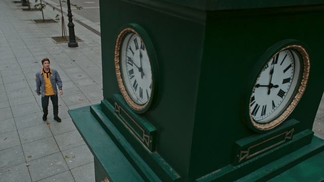 Video Reference: Green, Black, Clock, Motor vehicle, Gas, Font, Electric blue, Machine, Quartz clock, Number