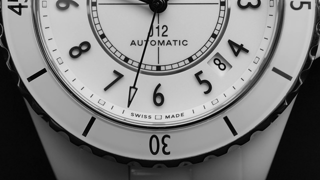 Video Reference: Watch, Analog watch, Photograph, White, Light, Clock, Grey, Font, Watch accessory, Material property