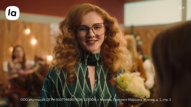 Video Reference: Glasses, Vision care, Smile, Happy, Eyewear, Fashion design, Fun, Event, Blond, Necklace