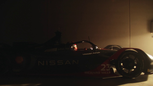 Video Reference: Tire, Wheel, Automotive lighting, Hood, Automotive tire, Vehicle, Alloy wheel, Car, Automotive design, Motor vehicle