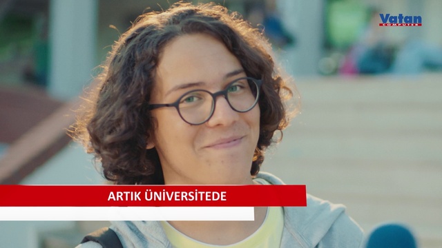 Video Reference: Forehead, Glasses, Chin, Eyebrow, Vision care, Smile, Eyewear, Jaw, Gesture, Happy