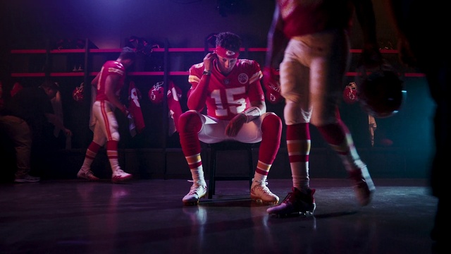 Video Reference: Shorts, Purple, Entertainment, Performing arts, Magenta, Thigh, Artist, Event, Boot, Dancer