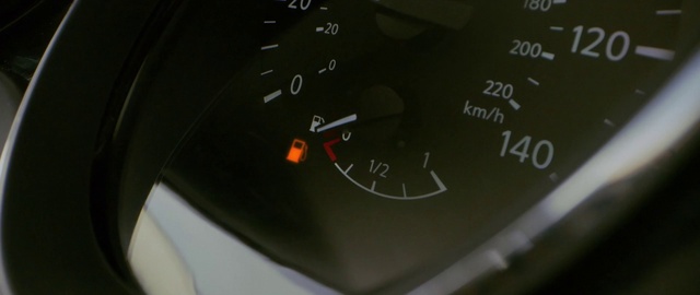 Video Reference: Gauge, Measuring instrument, Odometer, Speedometer, Auto part, Font, Temperature, Circle, Personal luxury car, Tachometer