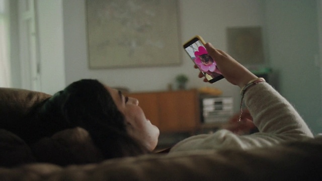 Video Reference: Comfort, Gesture, Gadget, Wood, Fun, Wrist, Event, Room, Flooring, House