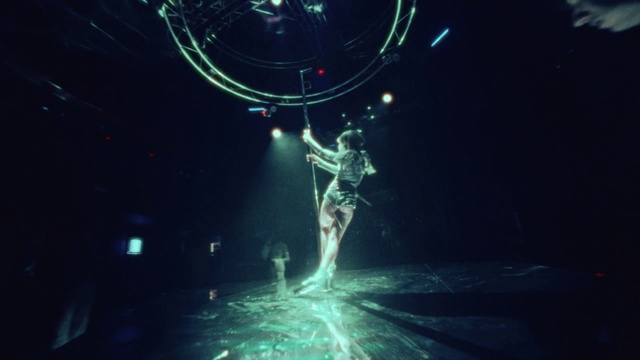 Video Reference: Human body, Entertainment, Performing arts, Artist, Music, Electricity, Concert, Electric blue, Event, Music artist