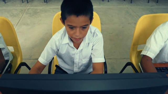 Video Reference: Leisure, T-shirt, Fun, Recreation, Chair, Indoor games and sports, Sitting, Elbow, Event, Competition event