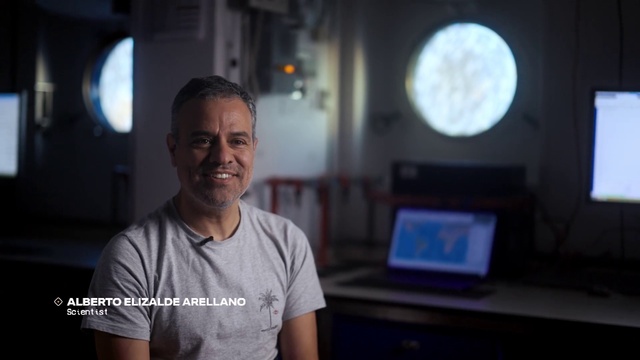 Video Reference: Smile, Flash photography, Sleeve, Technology, Computer, Space, Audio equipment, T-shirt, Darkness, Job