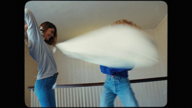 Video Reference: Flash photography, Sleeve, Textile, Gesture, Waist, Elbow, Rectangle, T-shirt, Happy, Denim