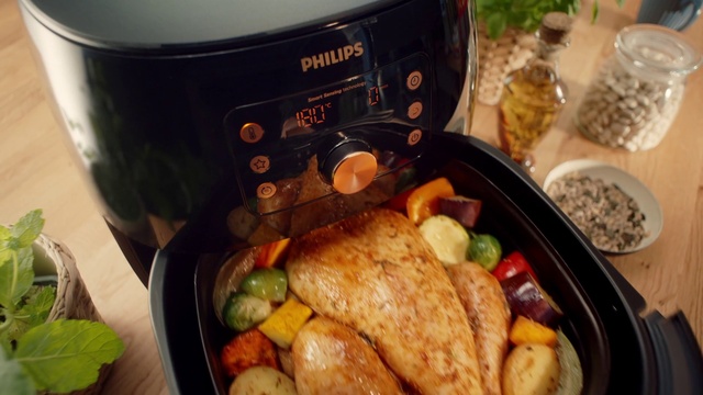 Video Reference: Food, Tableware, Ingredient, Recipe, Kitchen appliance, Cuisine, Plate, Dish, Deep frying, Home appliance