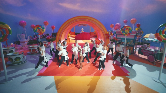 Video Reference: Cloud, Entertainment, Dress, Sky, Pink, Leisure, Fun, Happy, Crowd, Magenta