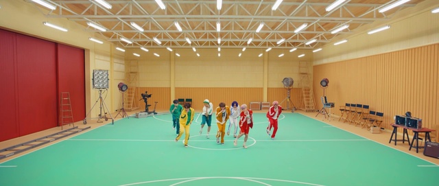 Video Reference: Sports equipment, Active shorts, Field house, Shorts, Player, Ball game, Leisure, Building, Team sport, Sports