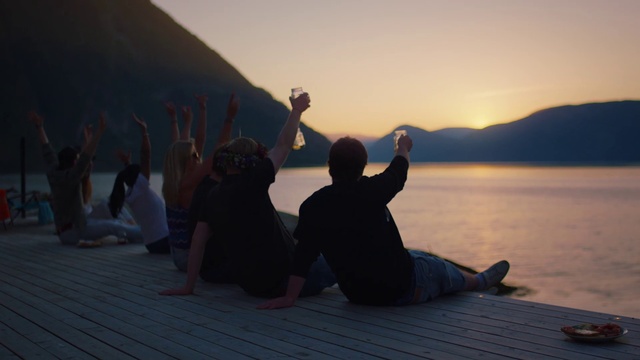 Video Reference: Sky, Water, People in nature, Happy, Gesture, Sunlight, Dusk, Landscape, Horizon, Morning